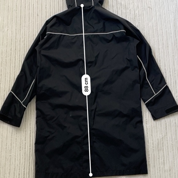 MEC Women’s Waterproof Black Outdoor Raincoat - Picture 5 of 8